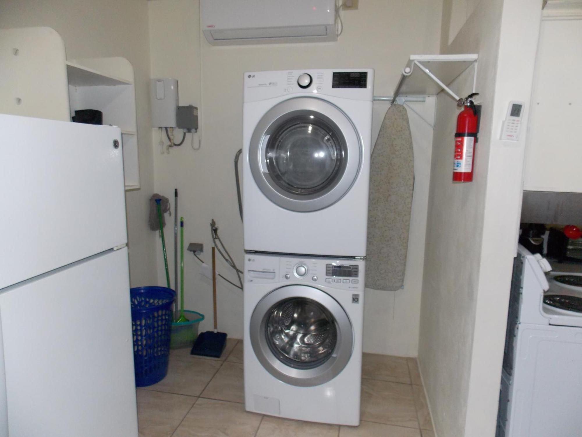 Stewart Apt- Trincity, Airport, Washer, Dryer, Office, Cable , Wifi Værelse billede
