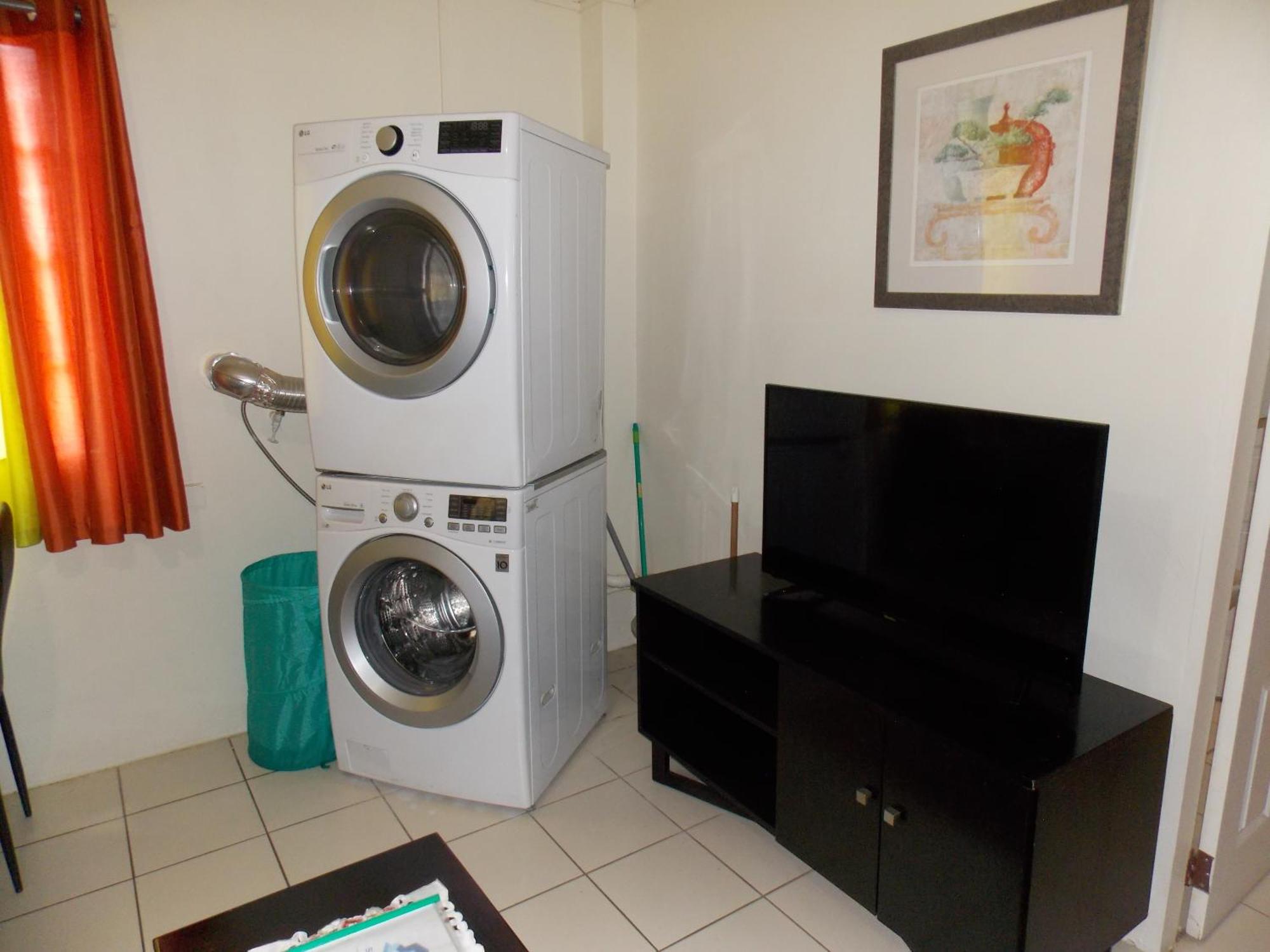Stewart Apt- Trincity, Airport, Washer, Dryer, Office, Cable , Wifi Værelse billede