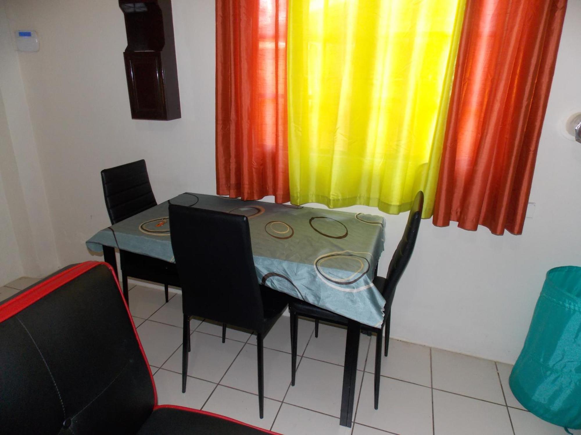 Stewart Apt- Trincity, Airport, Washer, Dryer, Office, Cable , Wifi Værelse billede