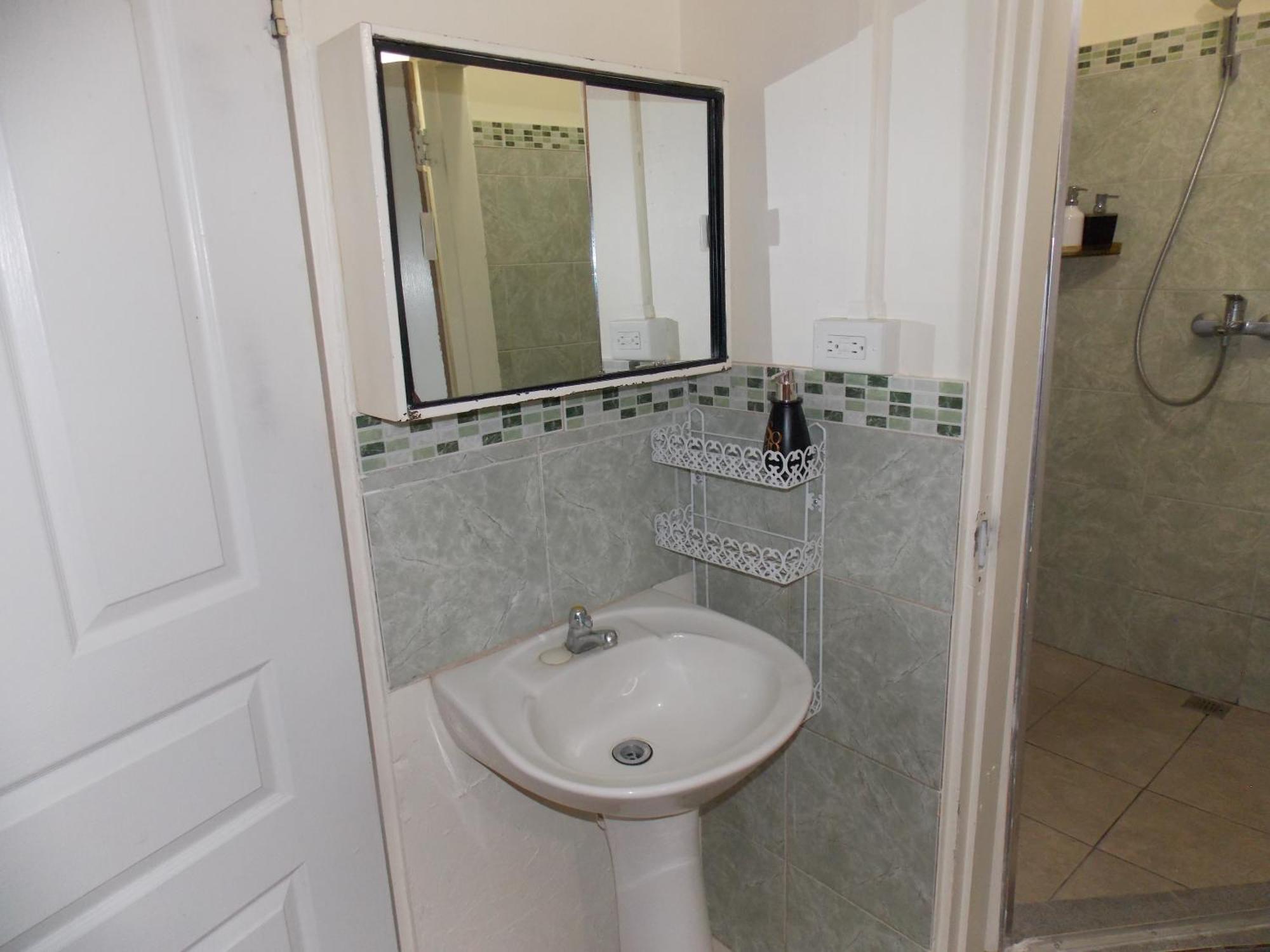 Stewart Apt- Trincity, Airport, Washer, Dryer, Office, Cable , Wifi Værelse billede