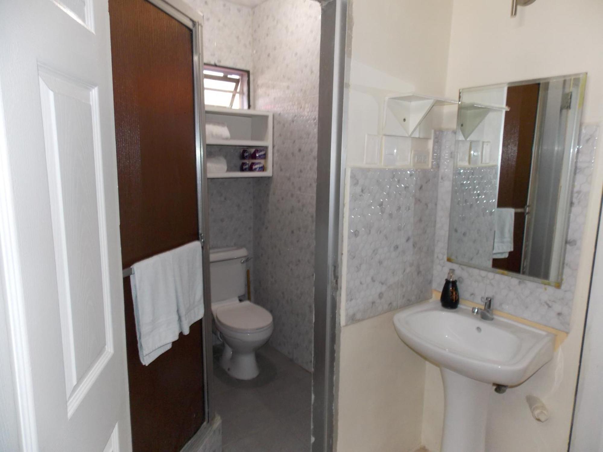 Stewart Apt- Trincity, Airport, Washer, Dryer, Office, Cable , Wifi Værelse billede